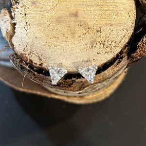 Sterling Silver earring w/ triangle CZ stone.